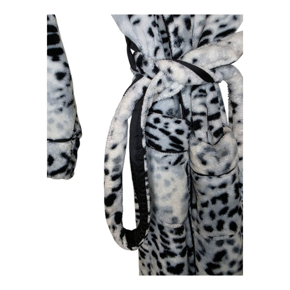 SOMA Embraceable Uptown Snow Leopard Plush Long Robe - Size S/M - Picture 6 of 10